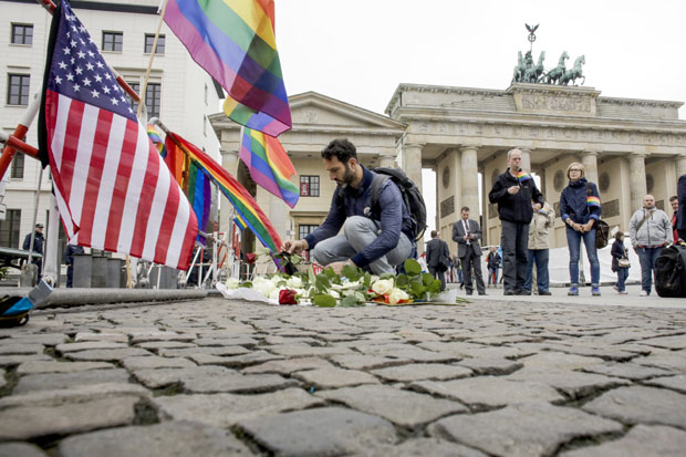Директор ФБИ: Нападач имао снажне назнаке радикализације; Петоро рањених у тешком стању